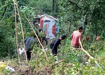 ओभरटेक गर्नेक्रममा बस दुर्घटना हुदा २ जनाको मृत्यु, एक्काइस जना घाईते