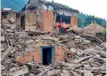 शिक्षक महासंघ सुर्खेत द्वारा भुकम्प प्रभावित जिल्लामा २ लाख सहयोग
