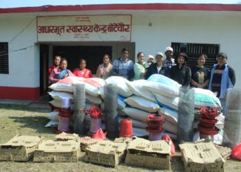 पोषणबाट रोजगारीतर्फ फड्को: गुर्भाकोटमा आमा समूहका महिलालाई कुखुरा सहित पालन सामग्री वितरण