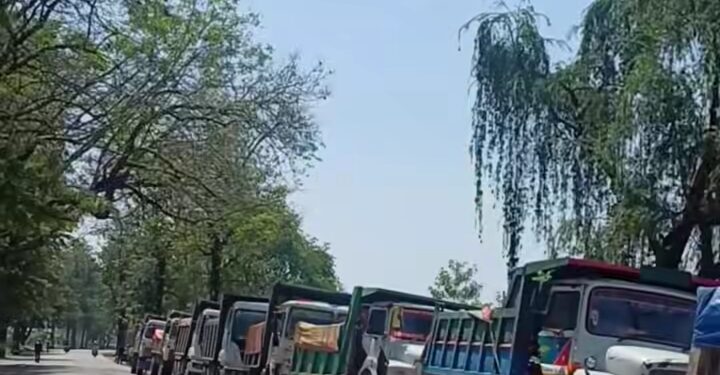 प्रहरी नियन्त्रणमा भेरी दोहन गर्ने टिप्पर 